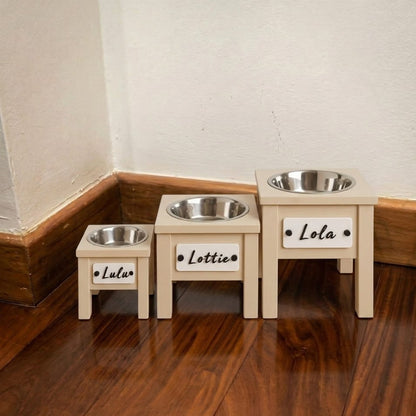 Estação Elevada para Tigelas de Cães - Placa de Nome Personalizada
